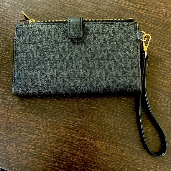 Michael Kors wristlet wallet with phone holder - Picture 2 of 7